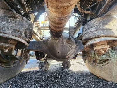 Meritor-Rockwell MT40143 Rear Axle Housing for a 2011 Freightliner Cascadia 125