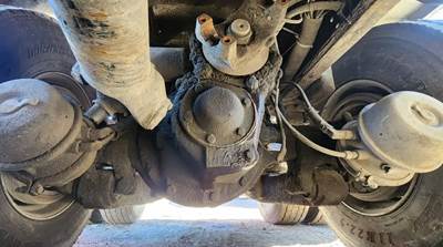 Meritor-Rockwell Rear Axle Housing for a 1997 Ford LT9522 Louisville 122