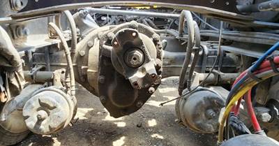 Meritor-Rockwell Rear Axle Housing for a 2015 Freightliner Cascadia 125