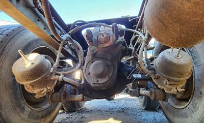 Meritor-Rockwell Rear Axle Housing for a 2001 Western Star 4900E