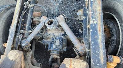 Meritor-Rockwell Rear Axle Housing for a 2001 Western Star 4900E