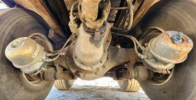 Meritor-Rockwell Rear Axle Housing for a 1987 Ford LTS8000