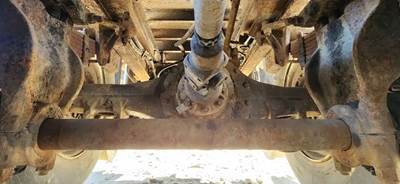 Meritor-Rockwell Rear Axle Housing for a 1987 Ford LTS8000