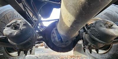 Meritor-Rockwell Rear Axle Housing for a 2013 Freightliner Cascadia 113