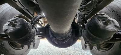 Meritor-Rockwell Rear Axle Housing for a 2011 Freightliner Cascadia 113