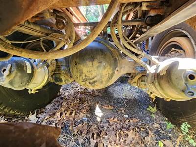 Meritor-Rockwell Rear Axle Housing for a 2005 Freightliner M2 112 Medium Duty