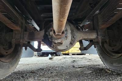 Meritor-Rockwell RS13-120 Rear Axle Housing for a 1995 Ford F700