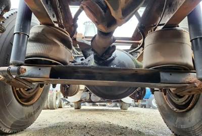 Meritor-Rockwell RT40-145 Rear Axle Housing for a 2000 International 9400