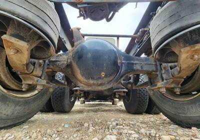Meritor-Rockwell RT40-145 Rear Axle Housing for a 2006 Freightliner Columbia 120