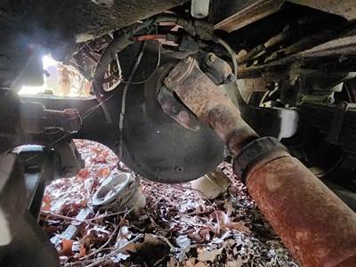 Meritor-Rockwell RT44-145 Rear Axle Housing for a 1997 Ford LT9513 LOUISVILLE 113