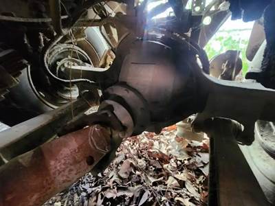 Meritor-Rockwell RT44-145 Rear Axle Housing for a 1997 Ford LT9513 LOUISVILLE 113