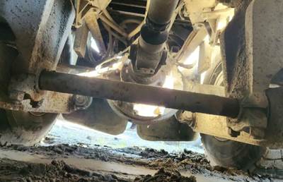 Meritor-Rockwell RT46-160 Rear Axle Housing for a 2001 Volvo ACL Autocar