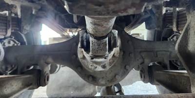 Meritor-Rockwell SSHR Rear Axle Housing for a 1988 Ford LTL9000