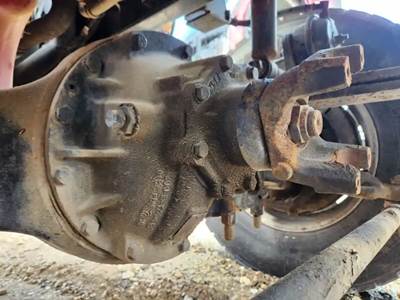 Freightliner M2 106 Axle