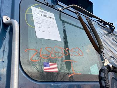 Freightliner Cascadia 113 Back Window