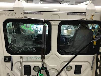 Freightliner Cascadia 125 Back Window