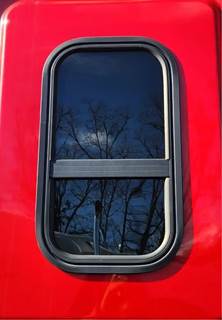 Freightliner Cascadia 126 Back Window