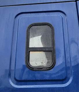 Freightliner Cascadia 126 Back Window