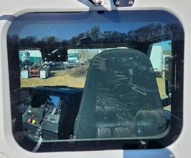 Freightliner Cascadia 126 Back Window