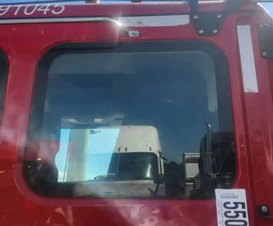 Freightliner Cascadia 126 Back Window