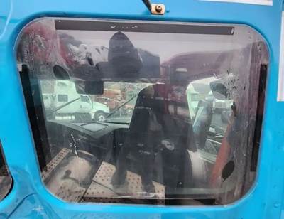Freightliner Cascadia 126 Back Window