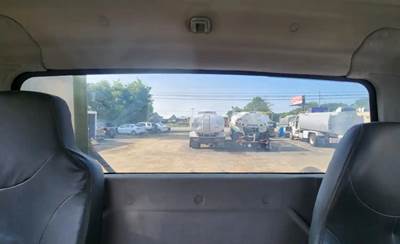 International WorkStar 7600 Back Window