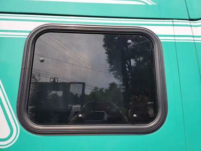 Kenworth T2000 Back Window