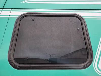 Kenworth T2000 Back Window