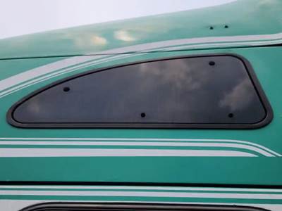 Kenworth T2000 Back Window