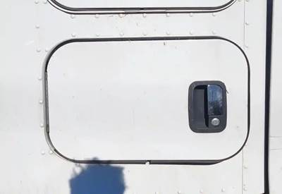 Kenworth T680 Back Window