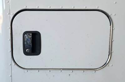 Kenworth T680 Back Window
