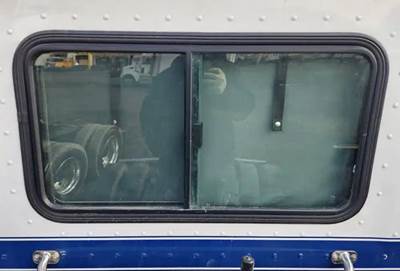 Kenworth T880 Back Window