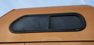 Mack Pinnacle CHU613 Back Window for a 2013 Mack CHU613