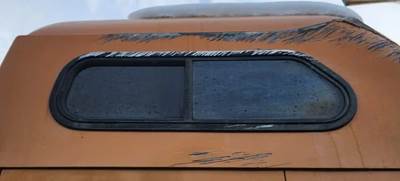 Mack Pinnacle CHU613 Back Window for a 2013 Mack CHU613