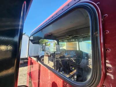 Peterbilt 367 Back Window