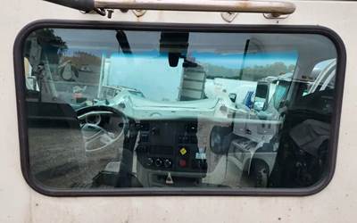 Peterbilt 579 Back Window