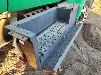 Ford F-650 Battery Box Cover
