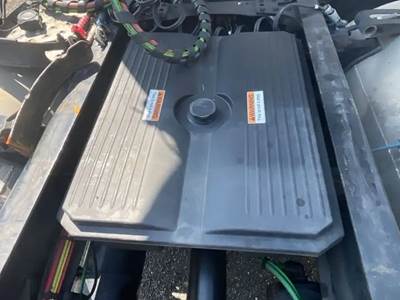Freightliner Cascadia 116 Battery Box Cover for a 2021 Freightliner Cascadia 116 Day Cab