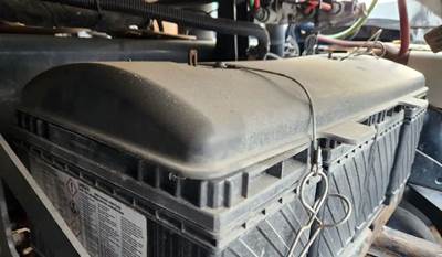 Freightliner Cascadia 116 Battery Box Cover for a 2020 Freightliner Cascadia 116 Day Cab