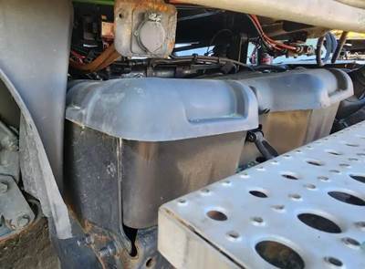 Freightliner Cascadia 125 Battery Box Cover