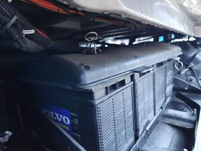 Freightliner Cascadia 126 Battery Box Cover