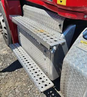 Freightliner Cascadia 126 Battery Box Cover