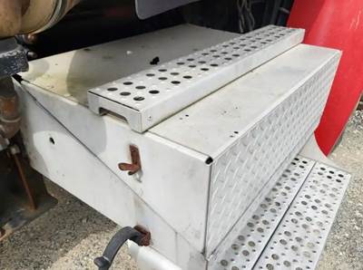 Freightliner Columbia 112 Battery Box Cover