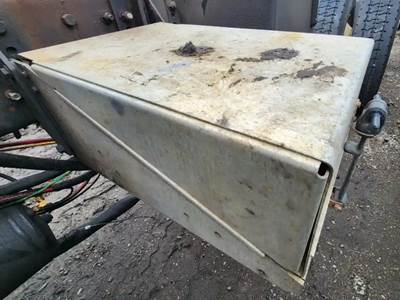 Freightliner FL112 Battery Box Cover