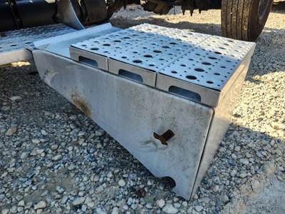 Freightliner M2 112 Battery Box Cover for a 2018 Freightliner M2 112 Medium Duty