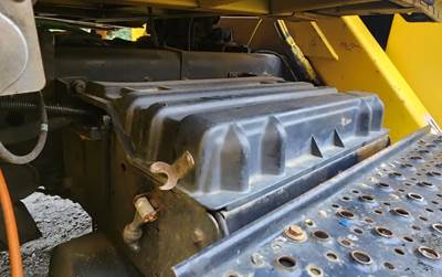 International 4400 Battery Box Cover