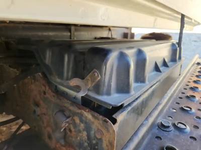 International 4400 Battery Box Cover