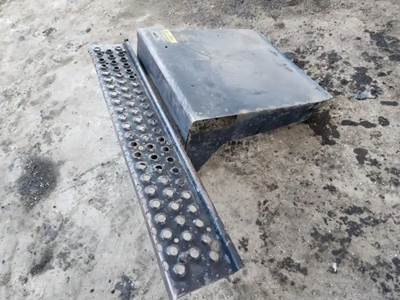 International 4700 Battery Box Cover