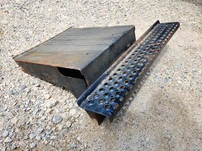 International 4700 Battery Box Cover