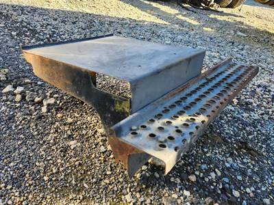 International 4700 Battery Box Cover